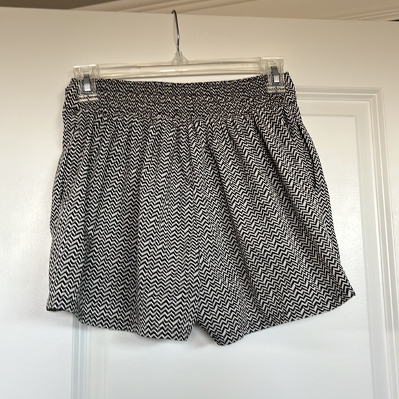 3 for $25 💚 AE shorts - Picture 2 of 2